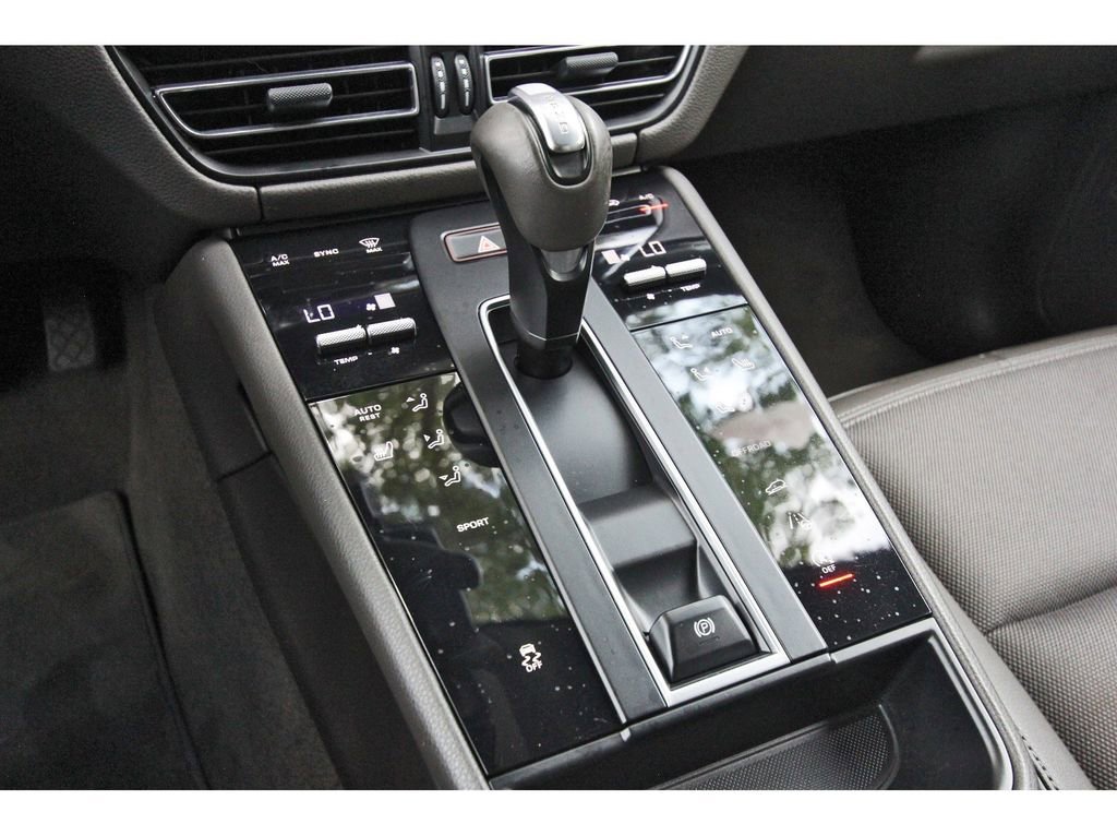 Used 2022 Porsche Macan image 31