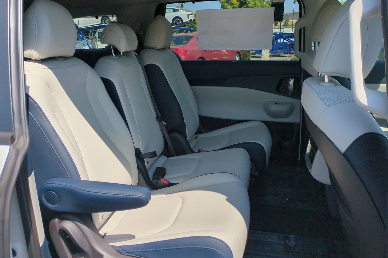 New 2026 Kia Carnival EX image 23