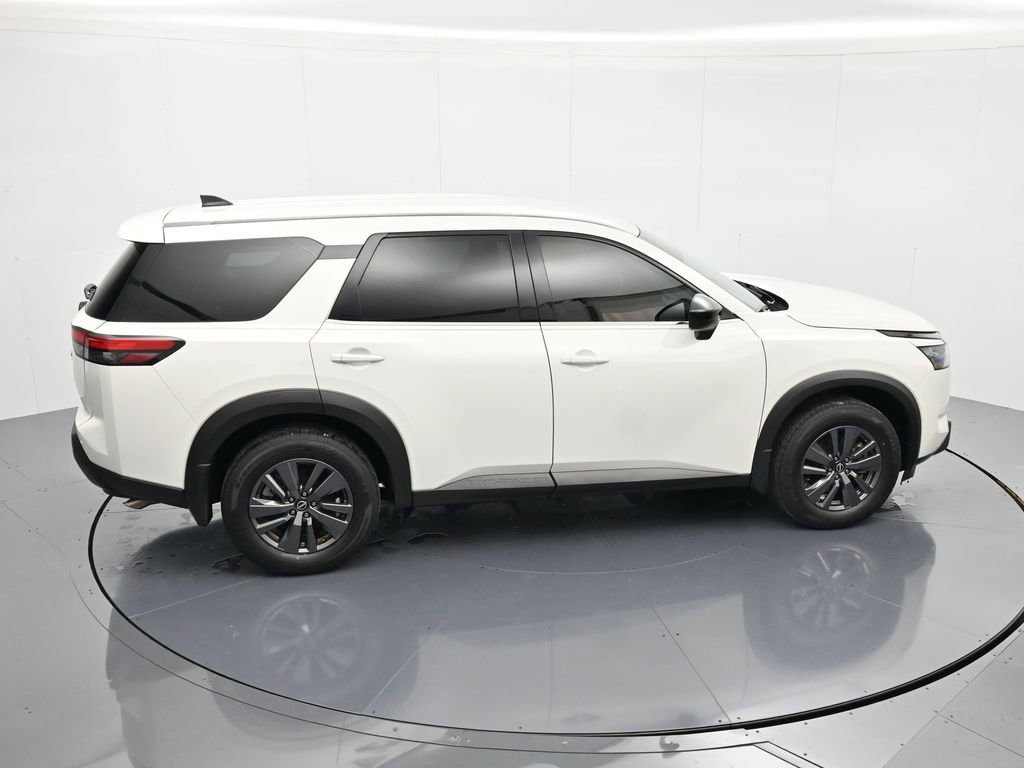 Used 2024 Nissan Pathfinder S image 32