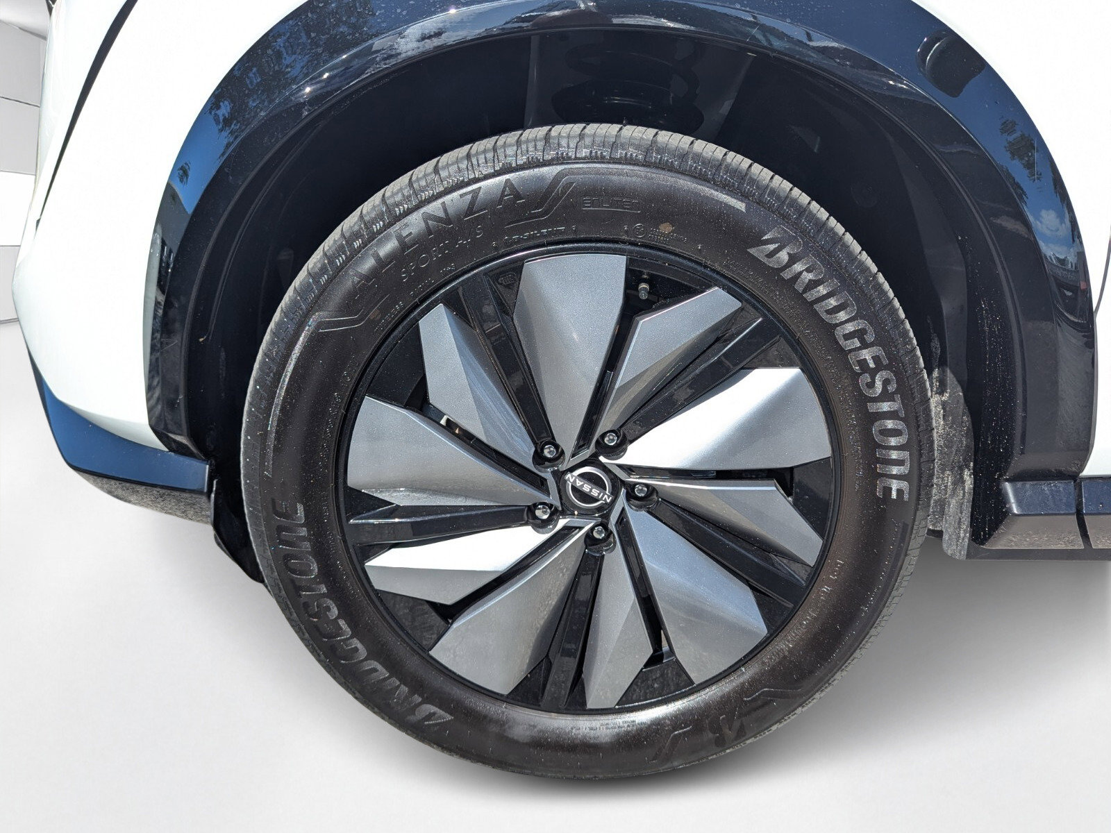 Certified 2025 Nissan Ariya AWD image 9