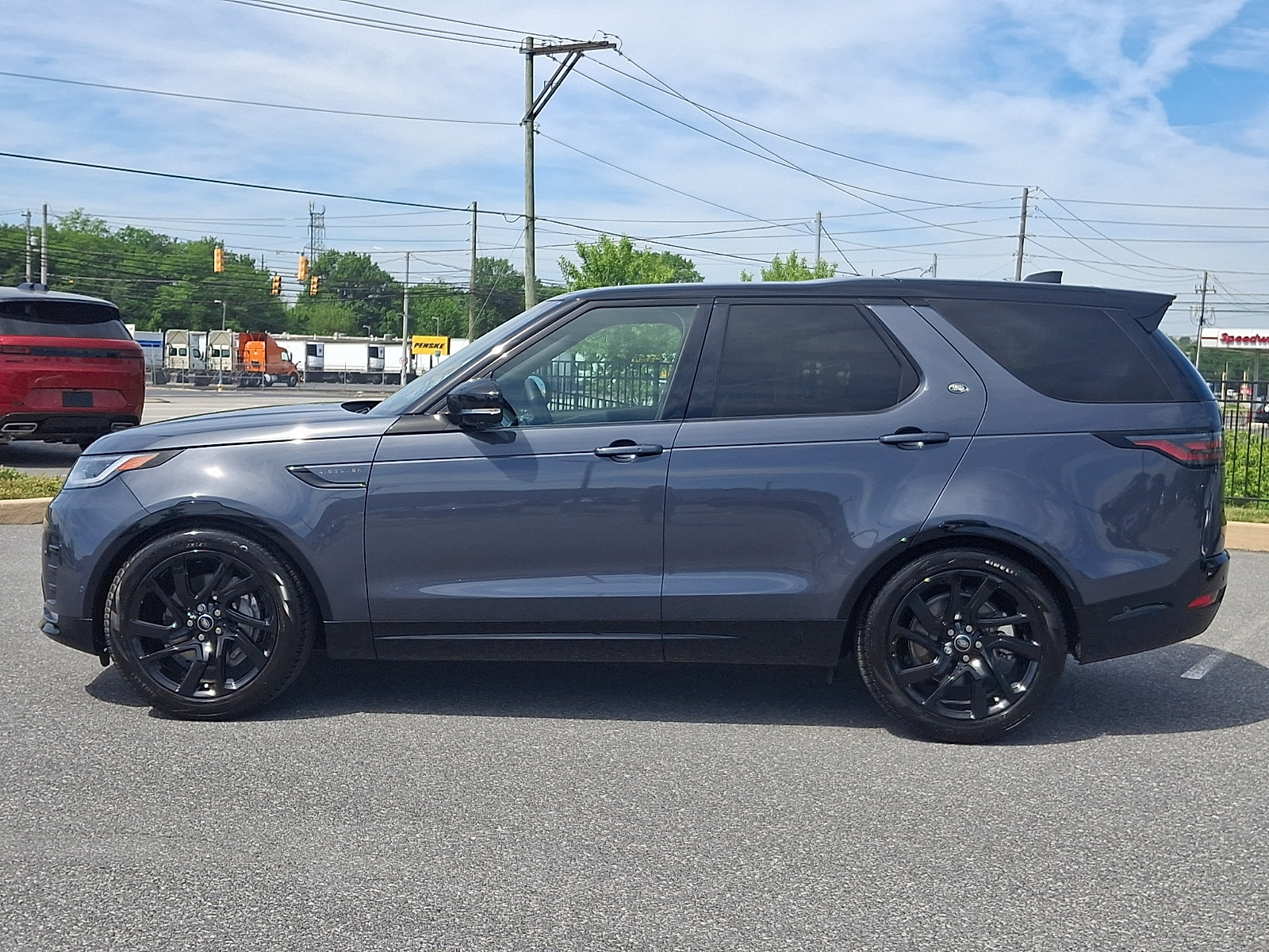 Used 2025 Land Rover Discovery Dynamic SE AWD/4WD image 7