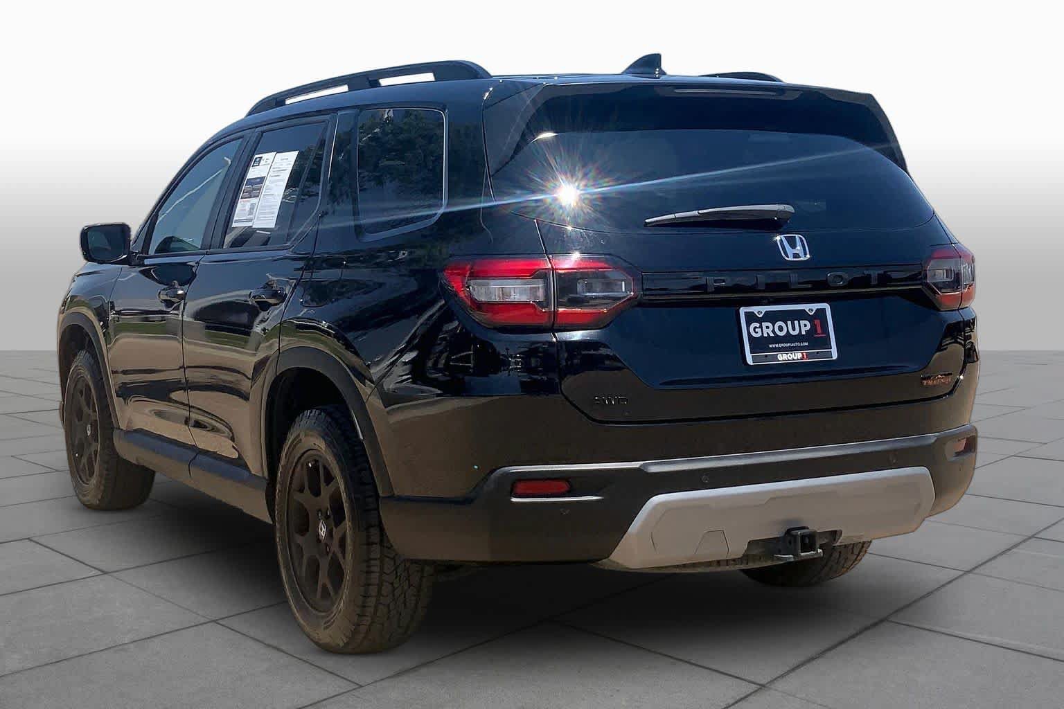 Used 2025 Honda Pilot TrailSport image 12