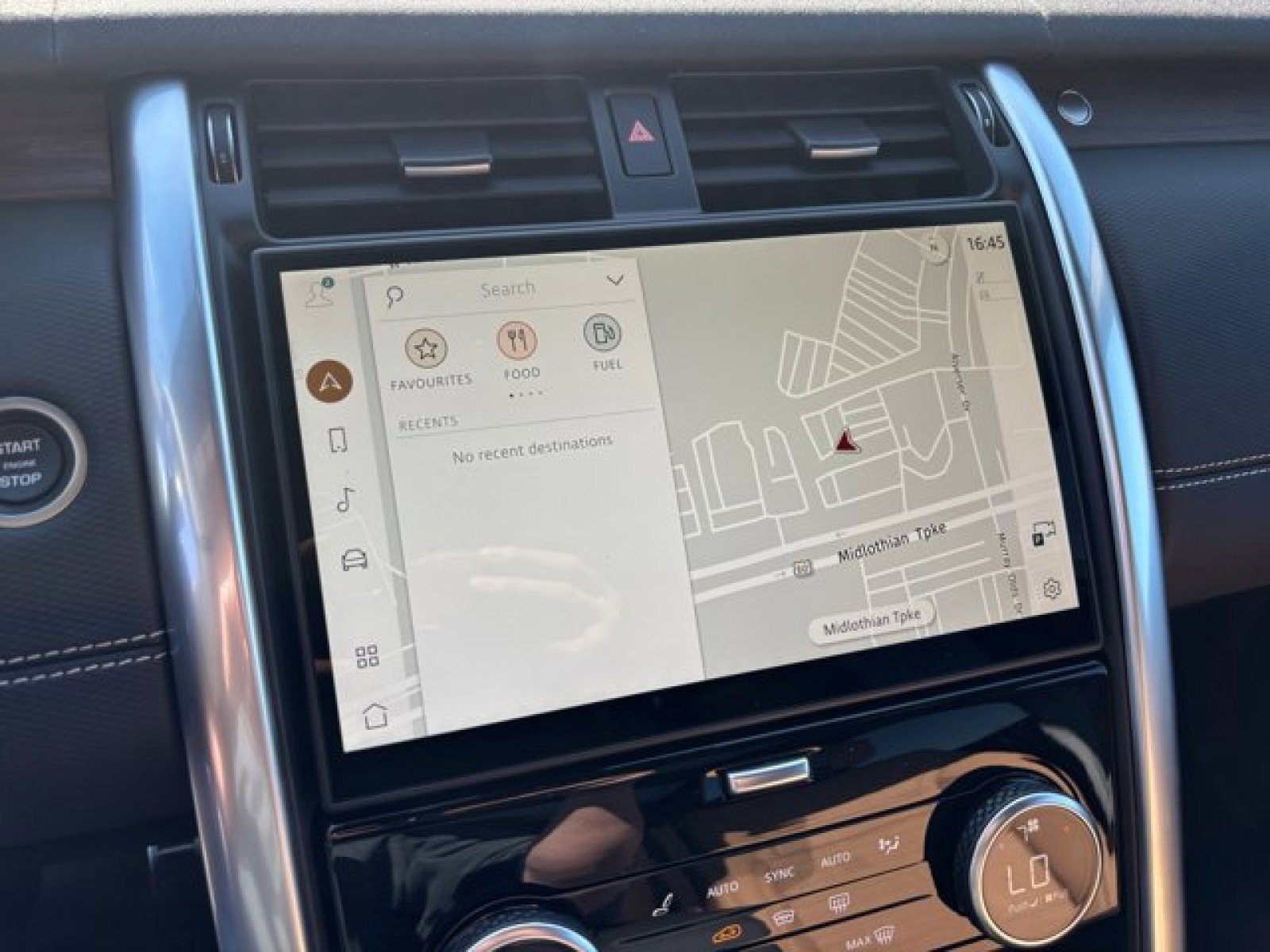 New 2025 Land Rover Discovery Dynamic SE image 16