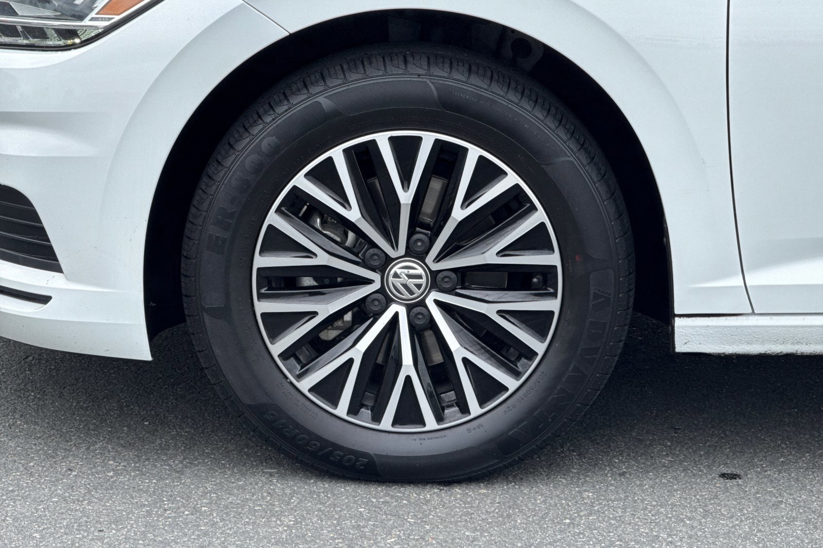 Used 2021 Volkswagen Jetta SE w/ SE Cold Weather Package image 24