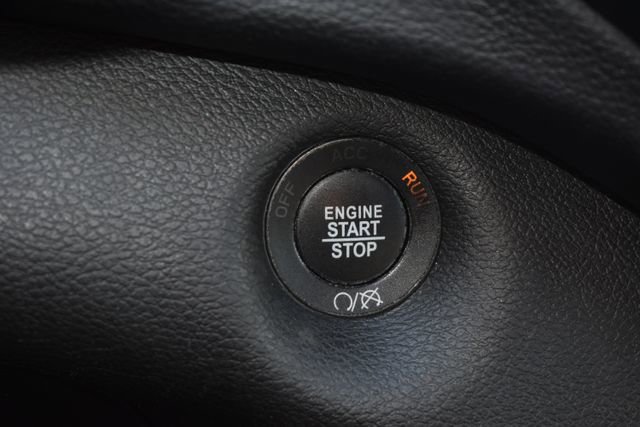 Used 2019 Jeep Cherokee Latitude Plus AWD/4WD image 25