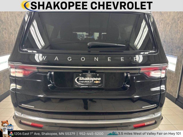Used 2023 Jeep Wagoneer L Series III AWD/4WD image 3