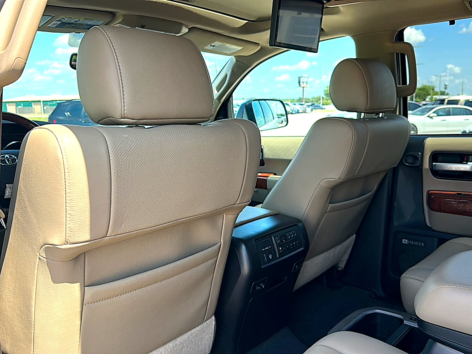 Used 2020 Toyota Sequoia Platinum RWD image 18