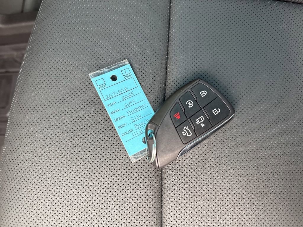 Used 2025 GMC Hummer EV 2X image 40