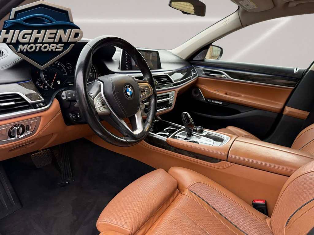 Used 2018 BMW 750i xDrive AWD/4WD image 12
