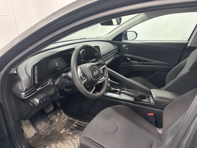 Used 2025 Hyundai Elantra SE image 20
