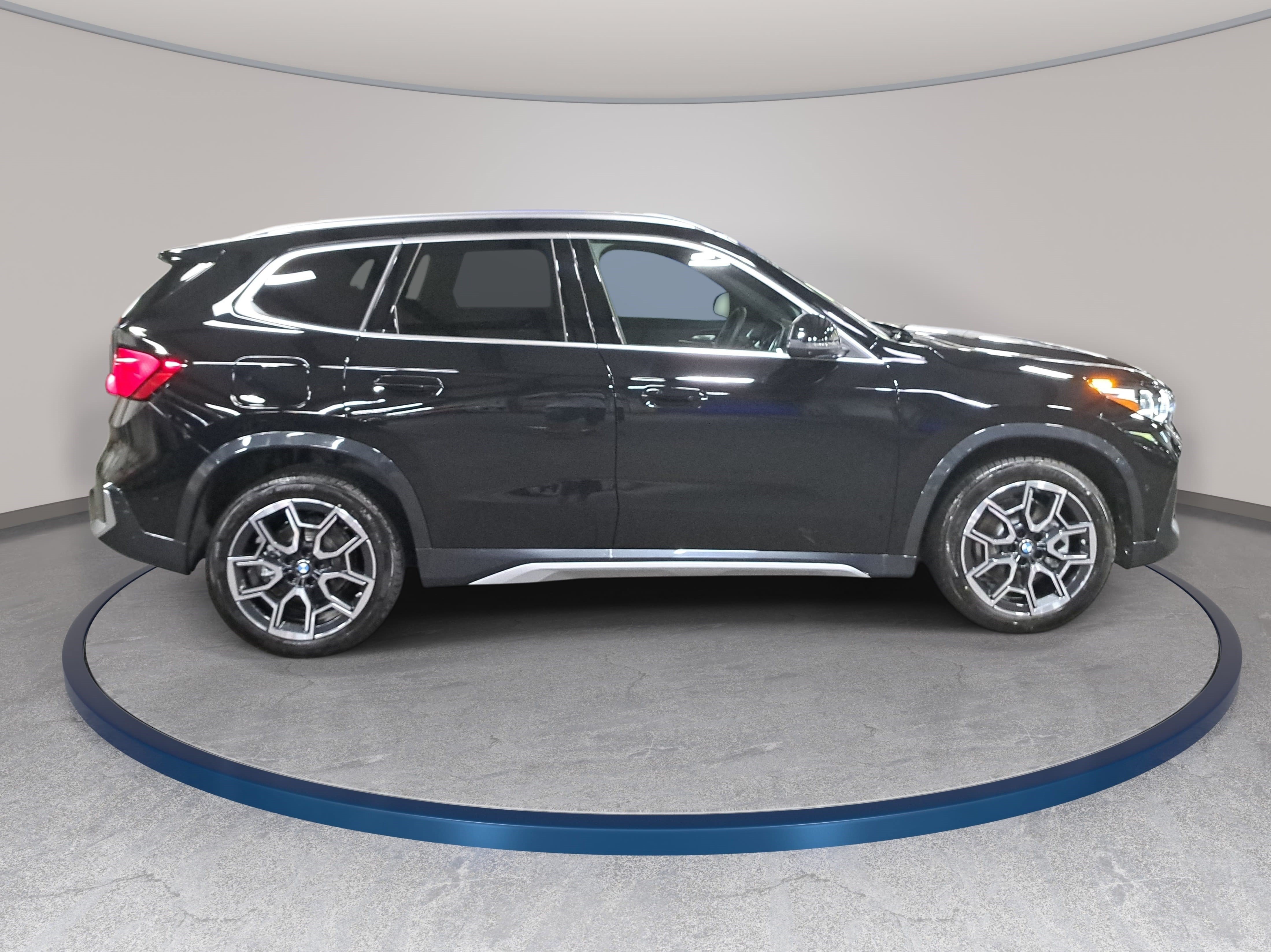New 2026 BMW X1 xDrive28i w/ Technology Package AWD/4WD image 4