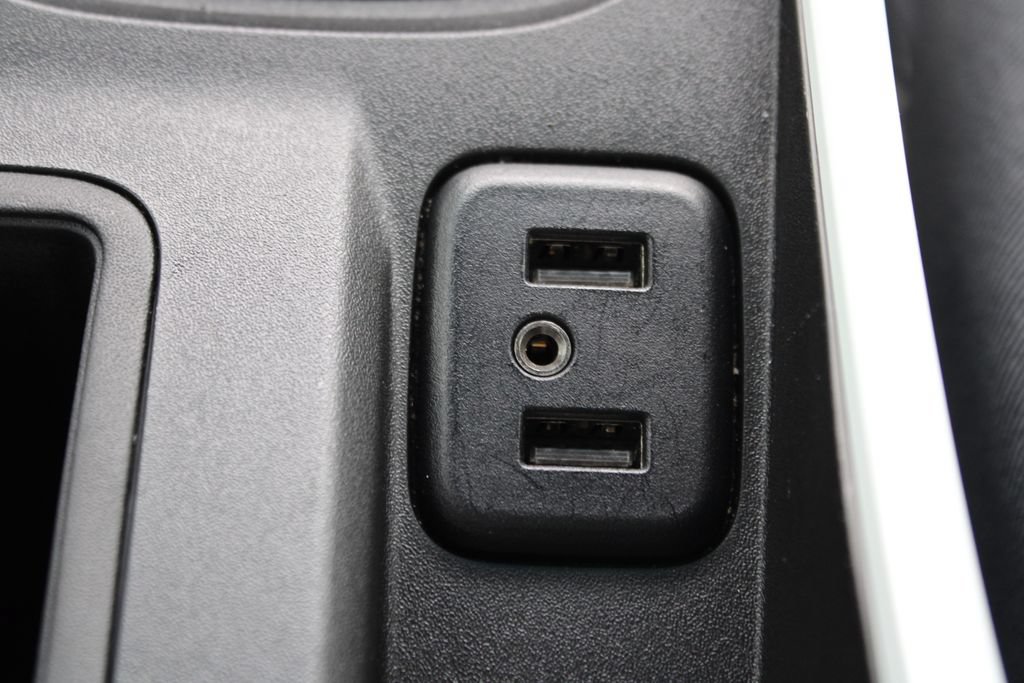 Used 2021 Chevrolet Bolt Premier w/ Infotainment Package FWD image 27
