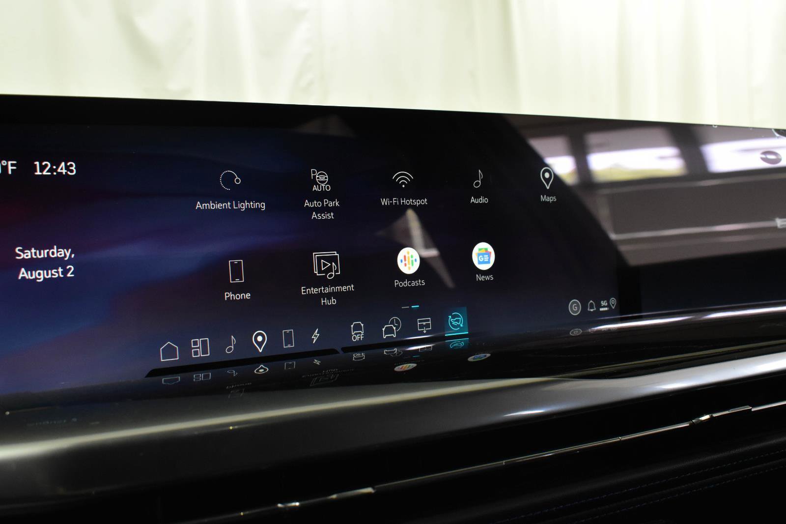 New 2025 Cadillac Escalade IQ Luxury 1 w/ LPO, Radiant Package image 7