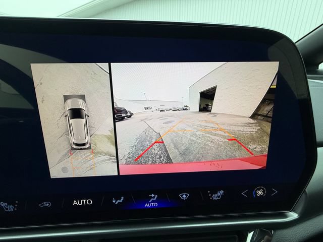Used 2024 Chevrolet Equinox EV RS FWD image 27