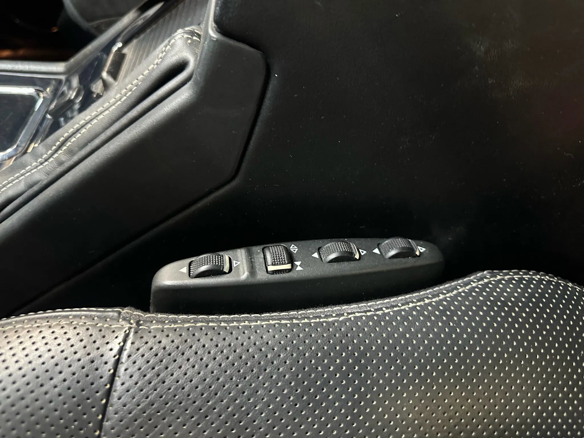 Used 2012 Mercedes-Benz G 550 image 17