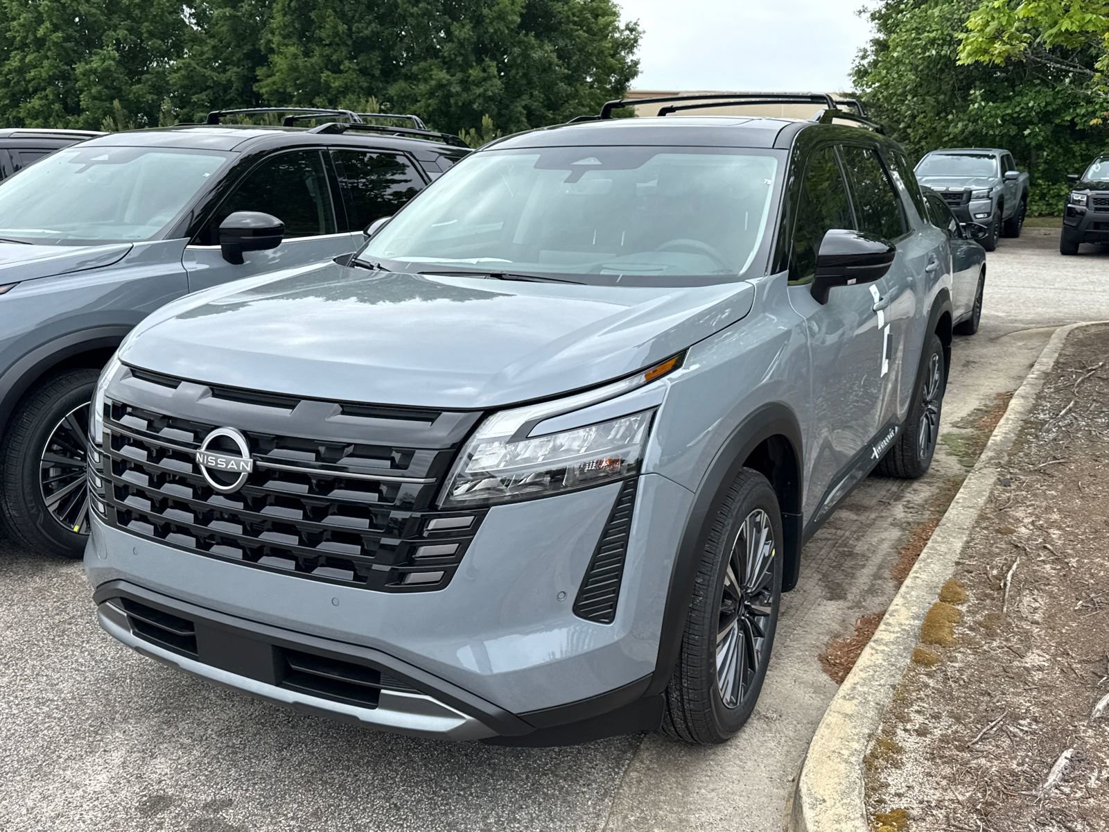 New 2026 Nissan Pathfinder Platinum FWD image 3