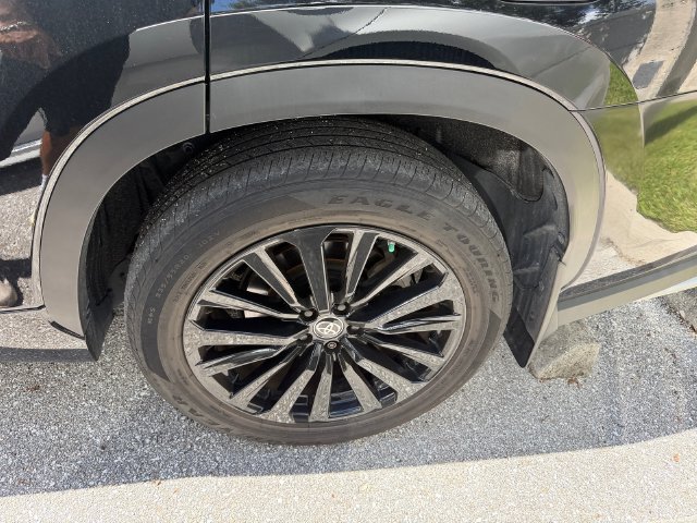 Used 2023 Toyota Highlander XSE FWD image 6