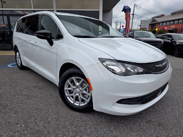 New 2027 Chrysler Pacifica LX FWD image 2