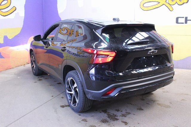 Used 2024 Chevrolet Trax RS w/ Driver Confidence Package image 6