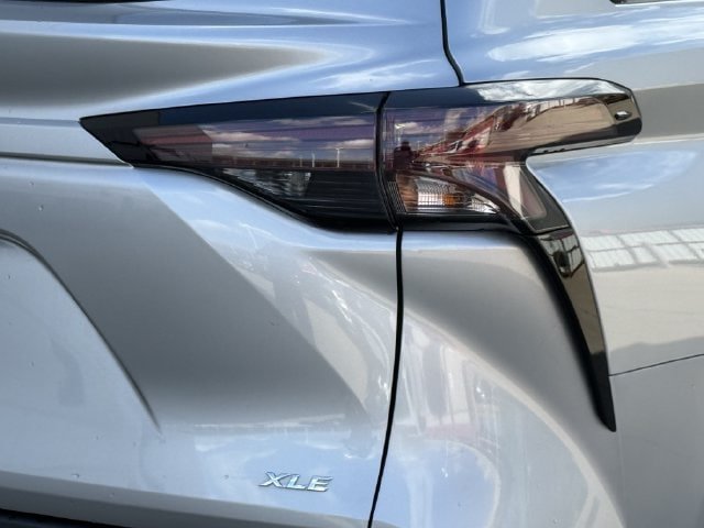 Used 2025 Toyota Sienna XLE FWD image 7