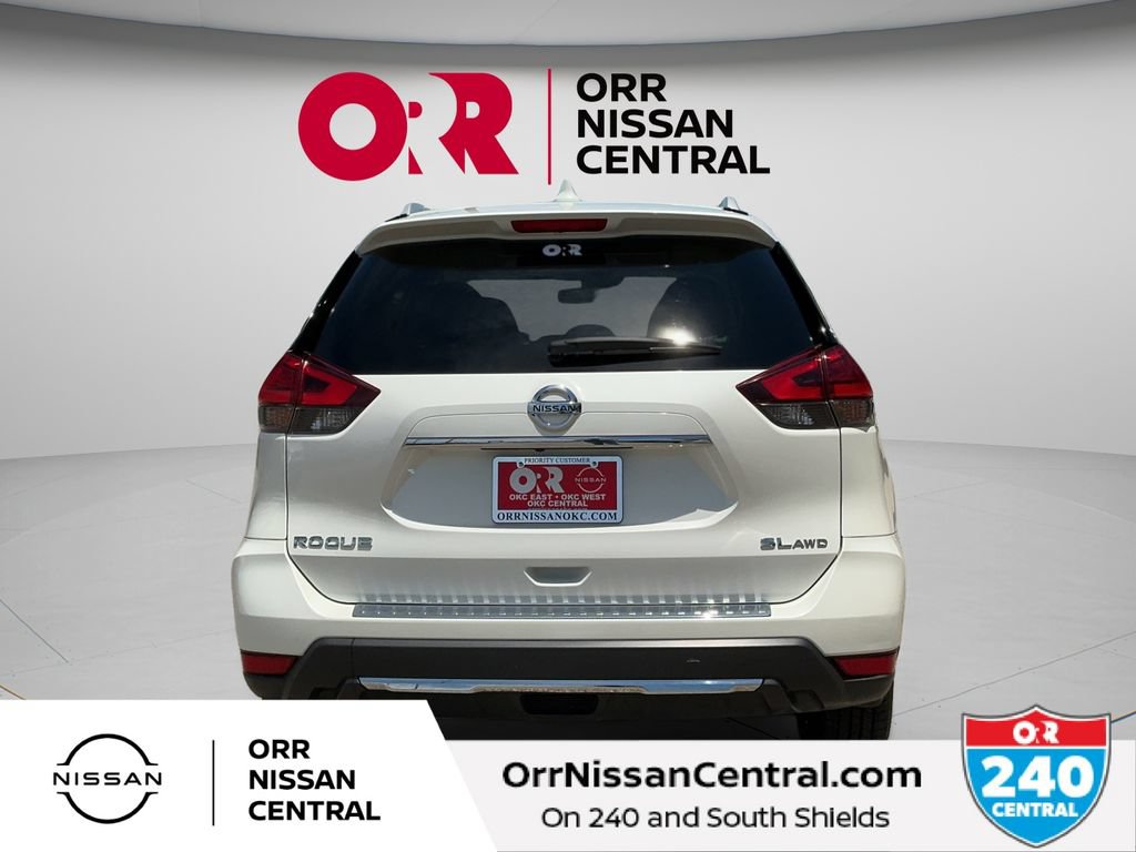 Used 2017 Nissan Rogue SL w/ SL Premium Package AWD/4WD image 6