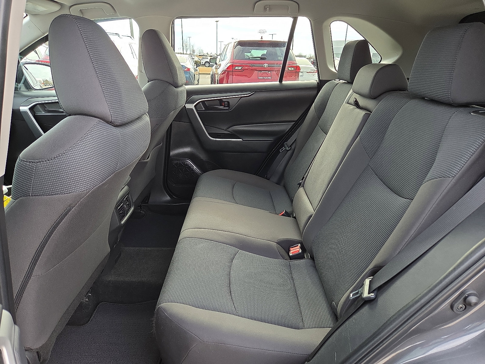 Used 2022 Toyota RAV4 LE image 10