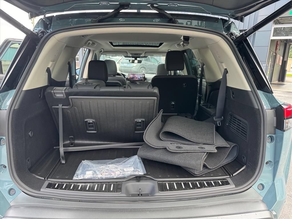 New 2026 Nissan Pathfinder Platinum w/ Lighting Package AWD/4WD image 10