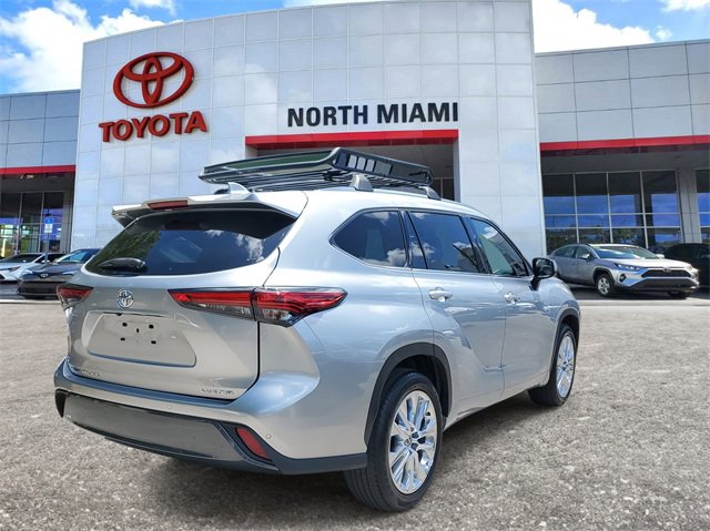 Used 2022 Toyota Highlander Limited image 4