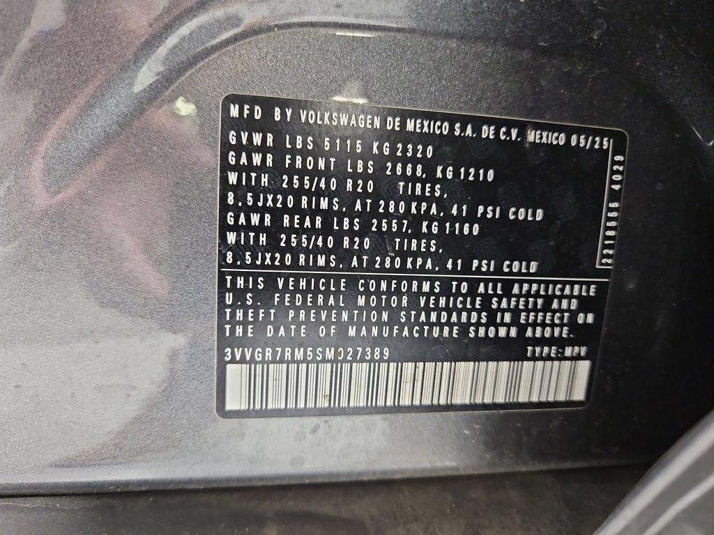 Certified 2025 Volkswagen Tiguan SE R-Line AWD/4WD image 32