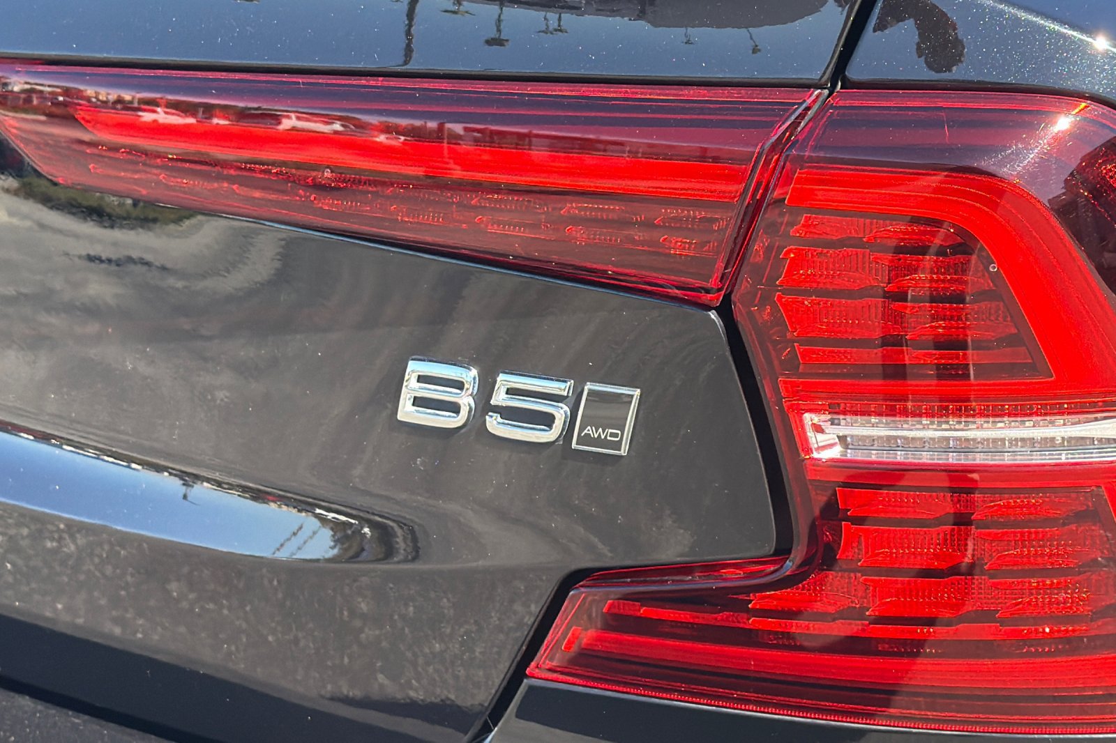 Used 2025 Volvo S60 B5 Plus AWD/4WD image 40