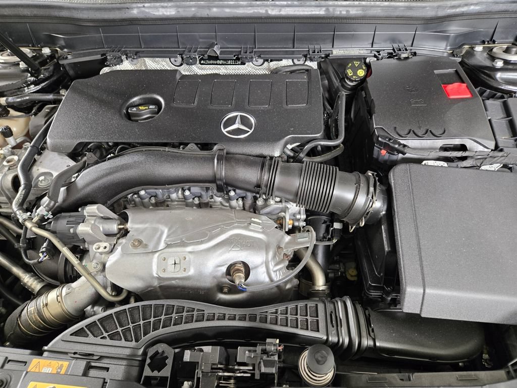 Used 2022 Mercedes-Benz GLB 250 4MATIC image 23