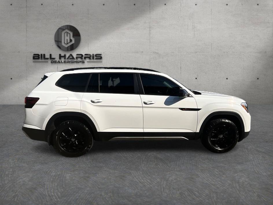Used 2025 Volkswagen Atlas Peak Edition SE AWD/4WD image 5