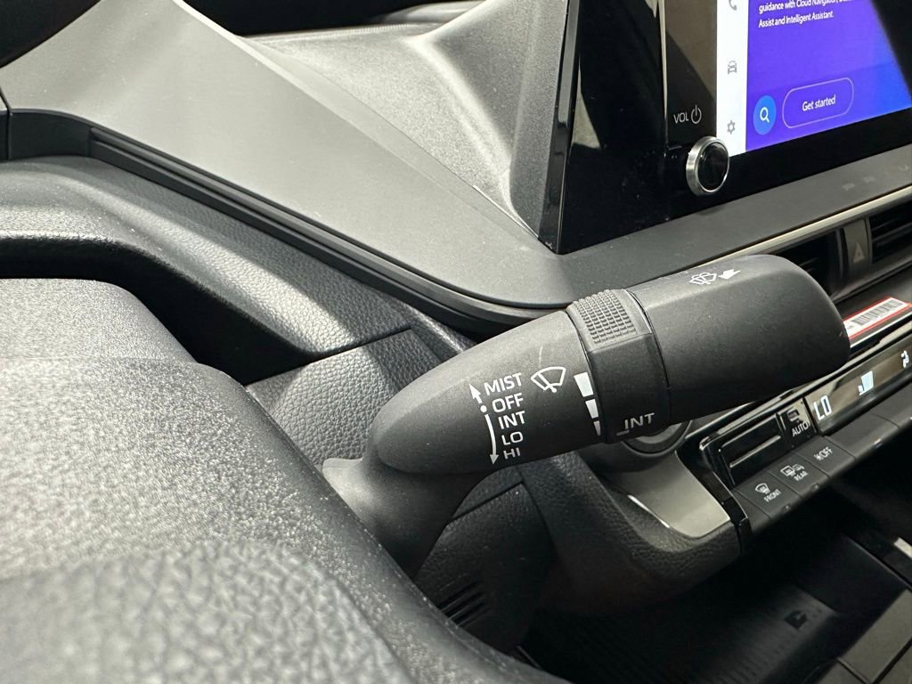 Used 2025 Toyota Prius LE FWD image 22