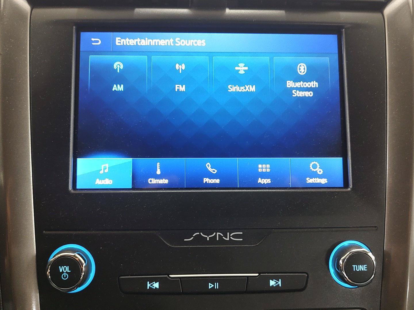 Used 2020 Ford Fusion SE FWD image 8