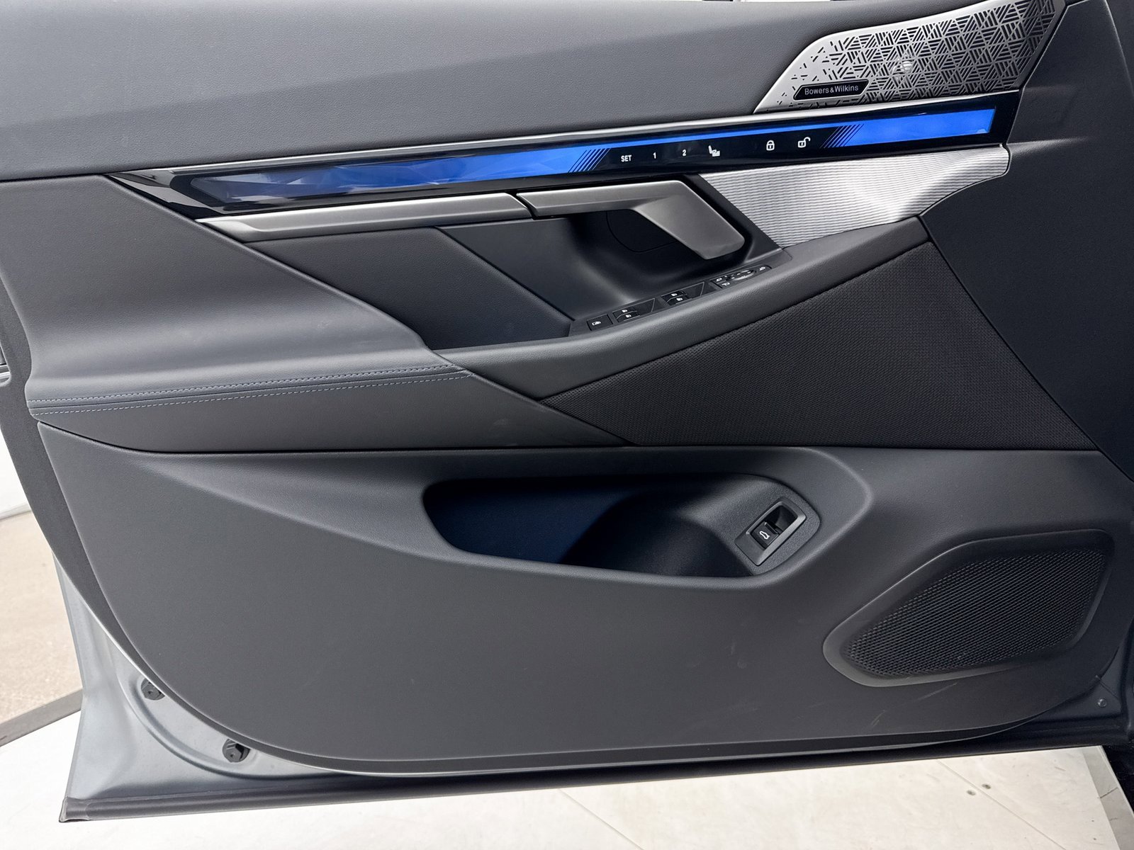 Used 2024 BMW i5 M60 w/ Premium Package image 32