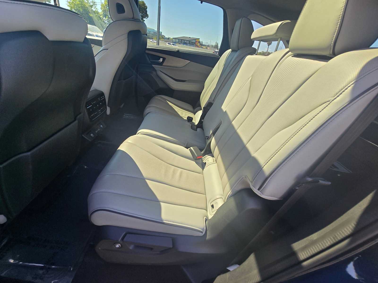Used 2023 Acura MDX SH-AWD w/ Advance Package image 17
