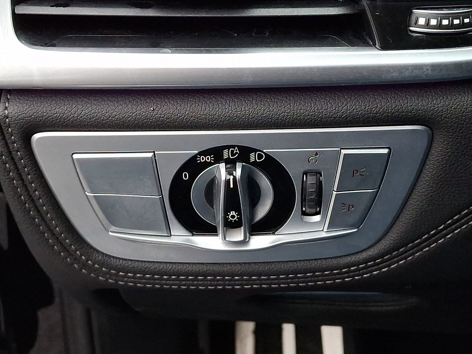 Used 2022 BMW 750i xDrive w/ M Sport Package image 32