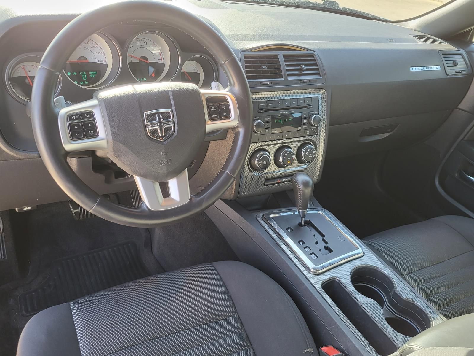 Used 2014 Dodge Challenger R/T image 2