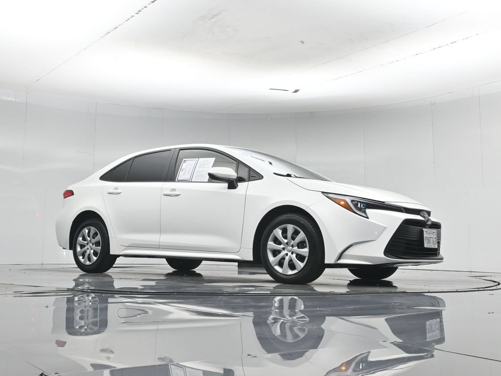 Used 2026 Toyota Corolla LE w/ Carpet Mat Package (TMS) FWD image 4