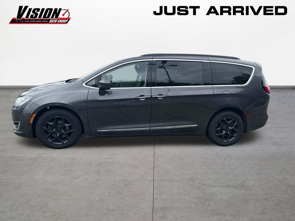 Used 2017 Chrysler Pacifica Touring-L w/ Tire & Wheel Group FWD video 2