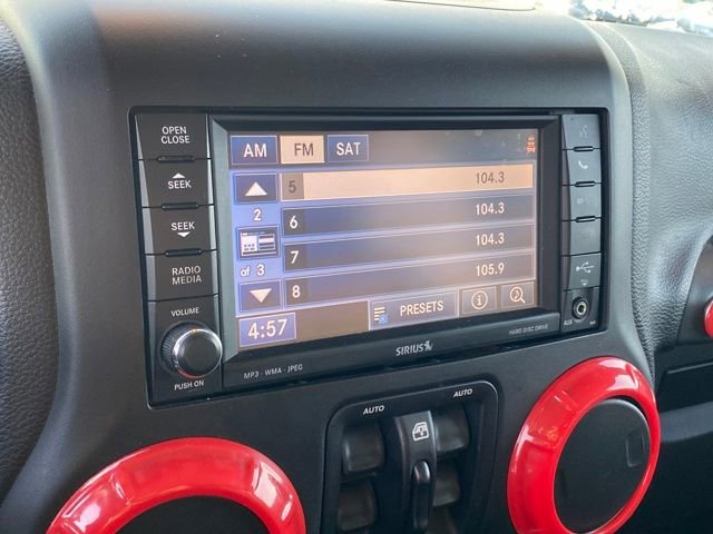 Used 2015 Jeep Wrangler Unlimited Rubicon image 11