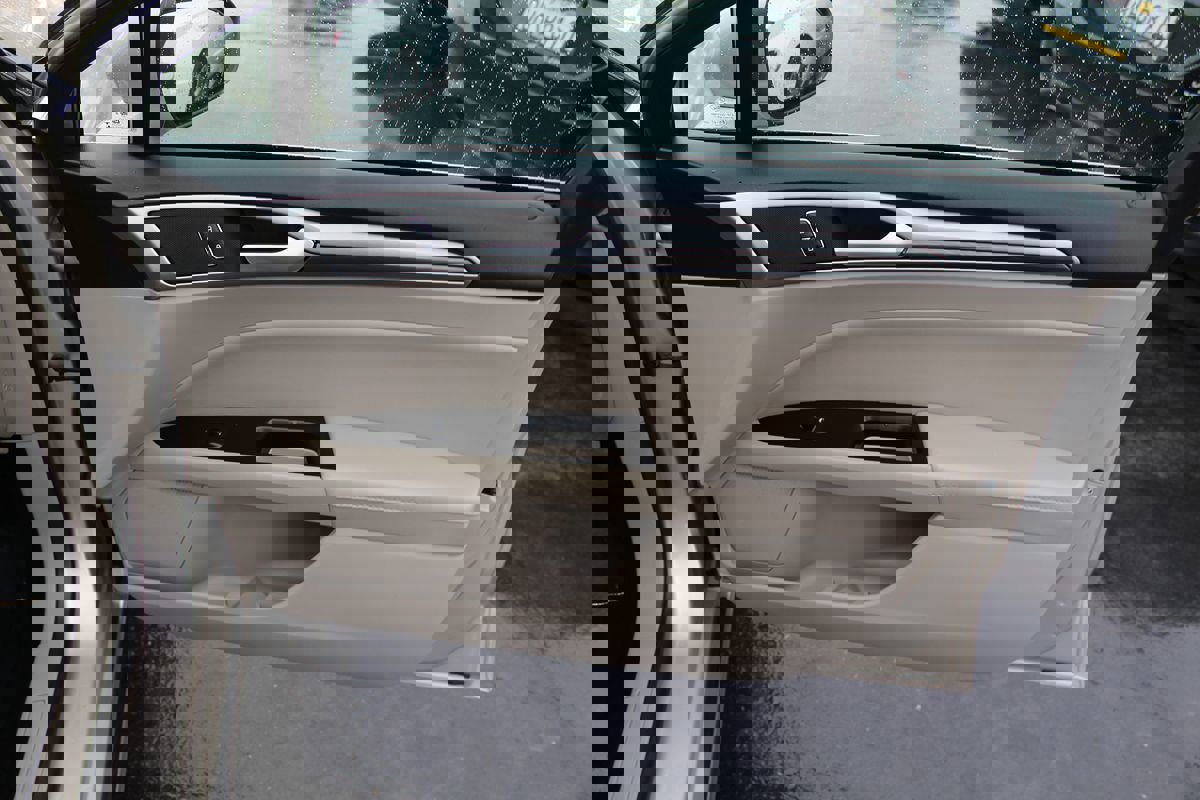 Used 2019 Ford Fusion SEL image 21