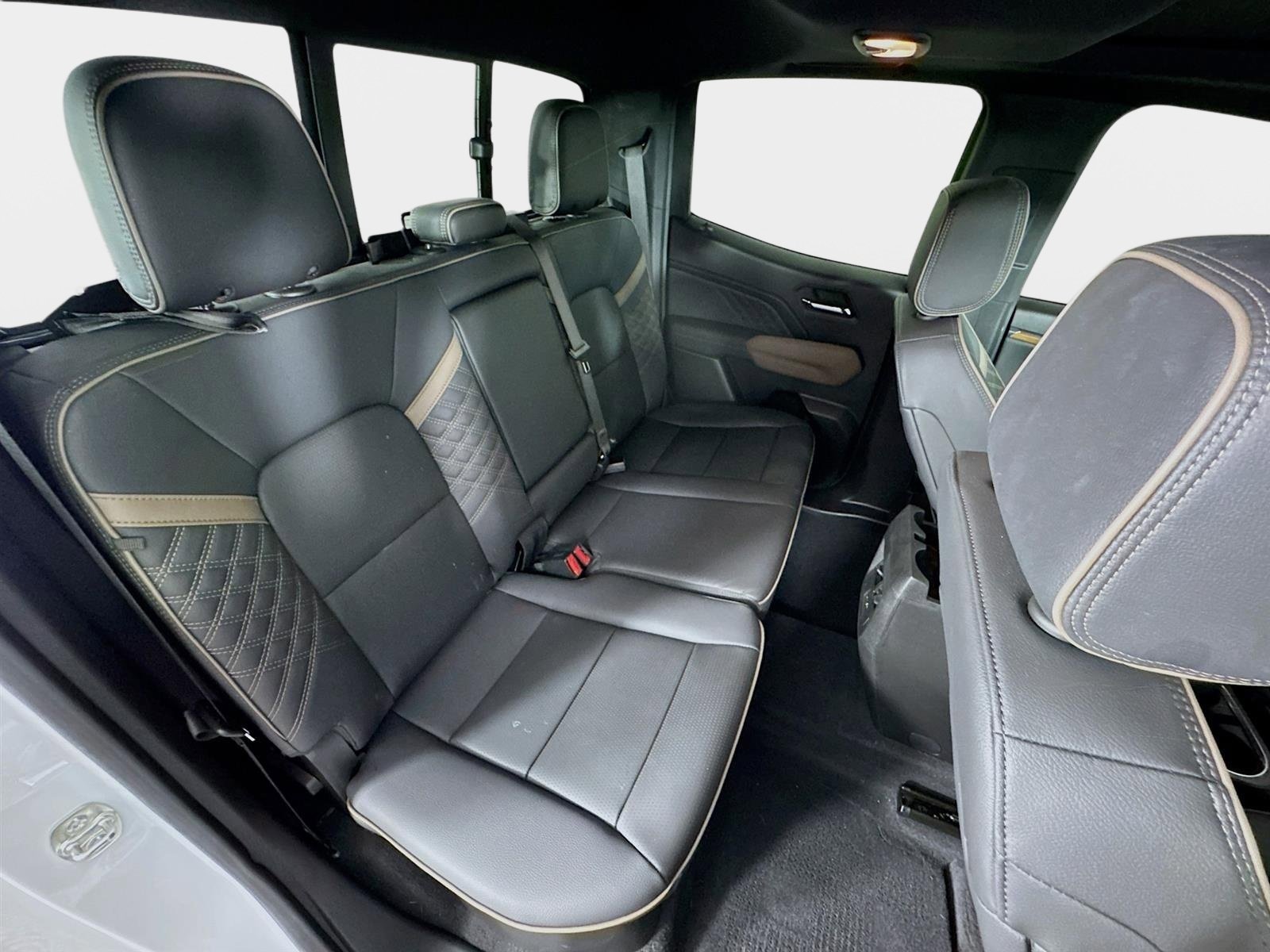 Used 2024 GMC Canyon Denali image 29