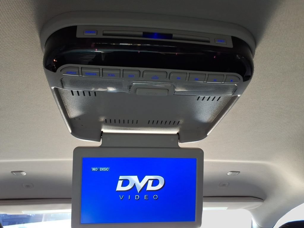 Used 2020 Chrysler Voyager LX w/ Cold Weather Group FWD image 19