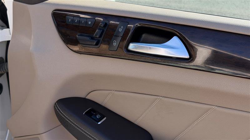 Used 2015 Mercedes-Benz GL 450 4MATIC image 33