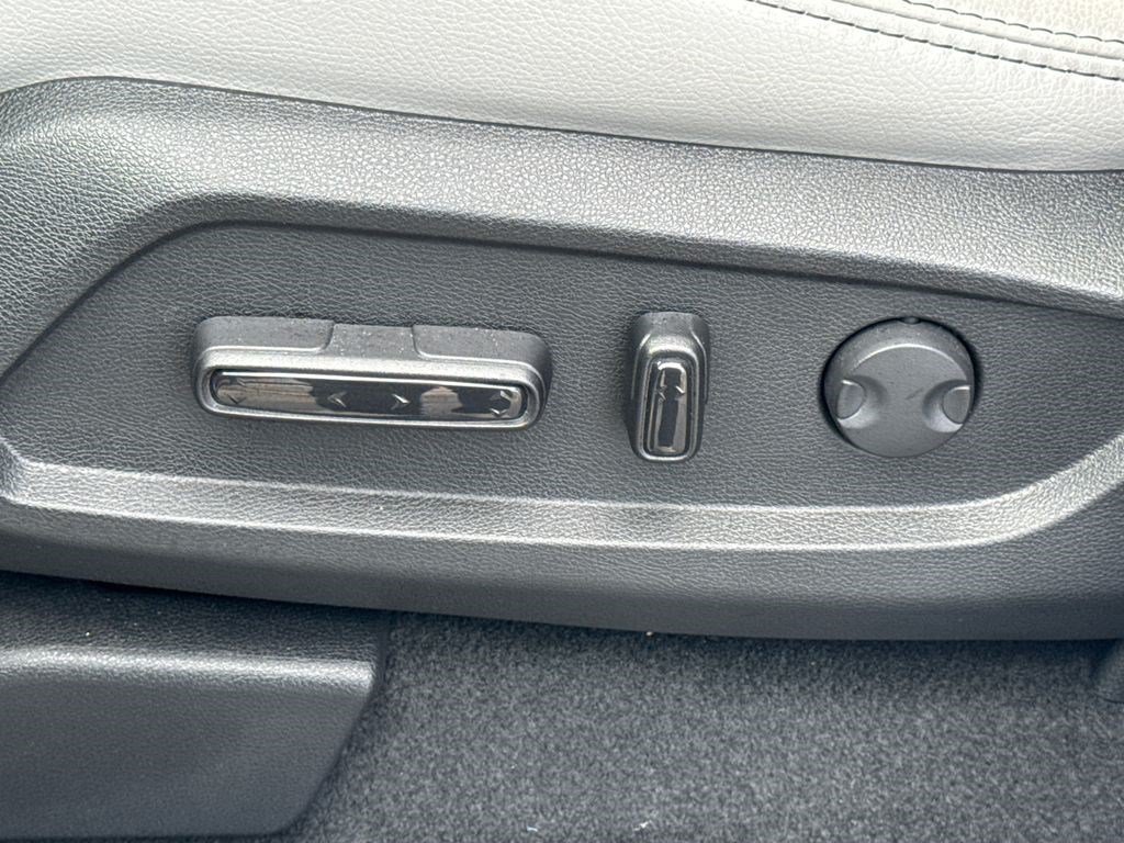 Certified 2025 Honda Pilot Touring image 25