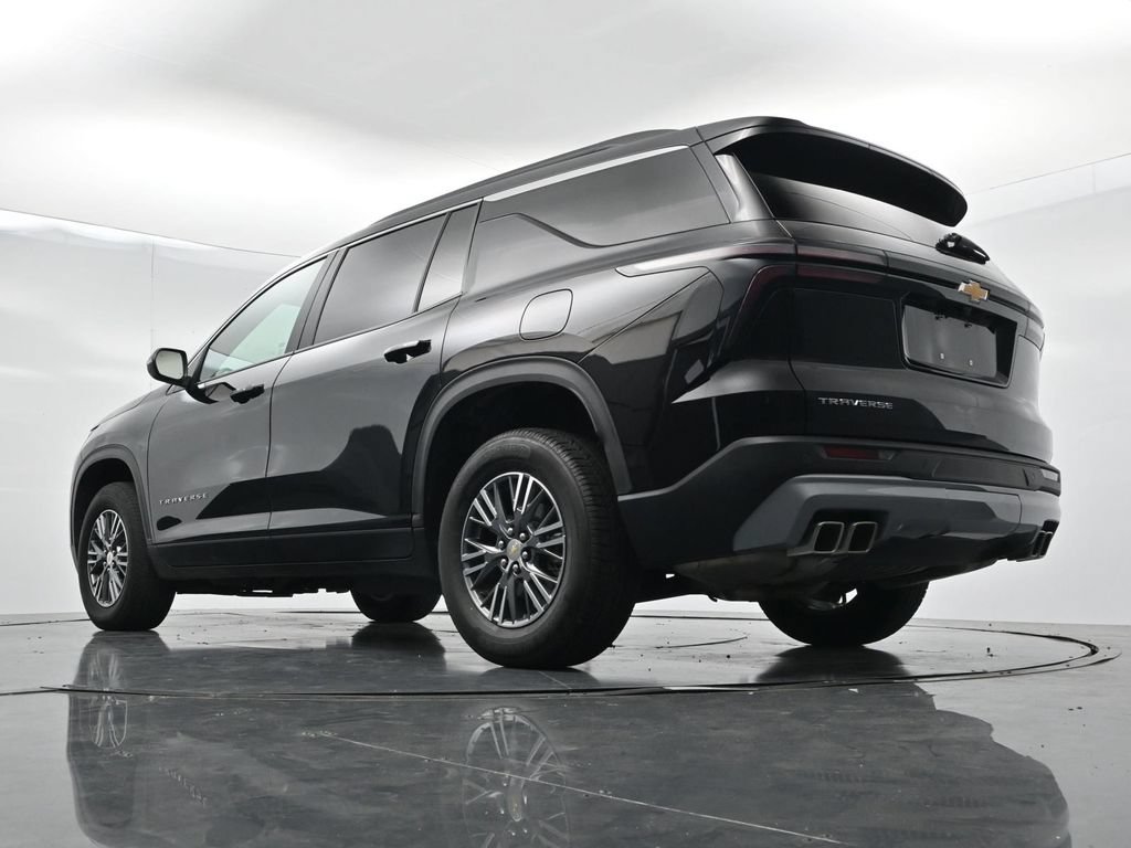 Used 2025 Chevrolet Traverse LT FWD image 30