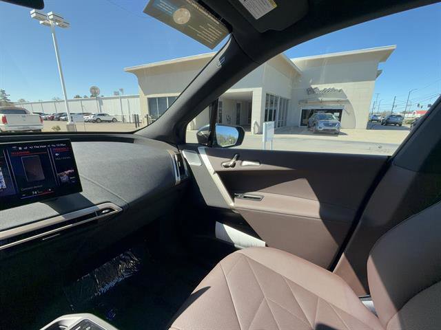 Certified 2022 BMW iX xDrive50 w/ Premium Package image 17