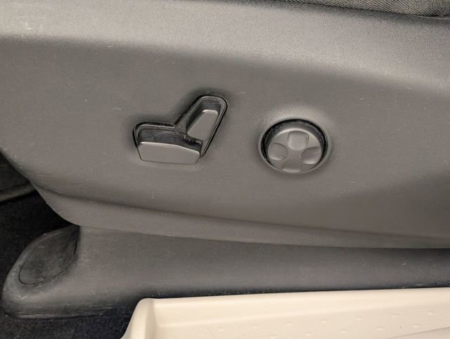 Used 2019 Chrysler Pacifica Touring-L image 13