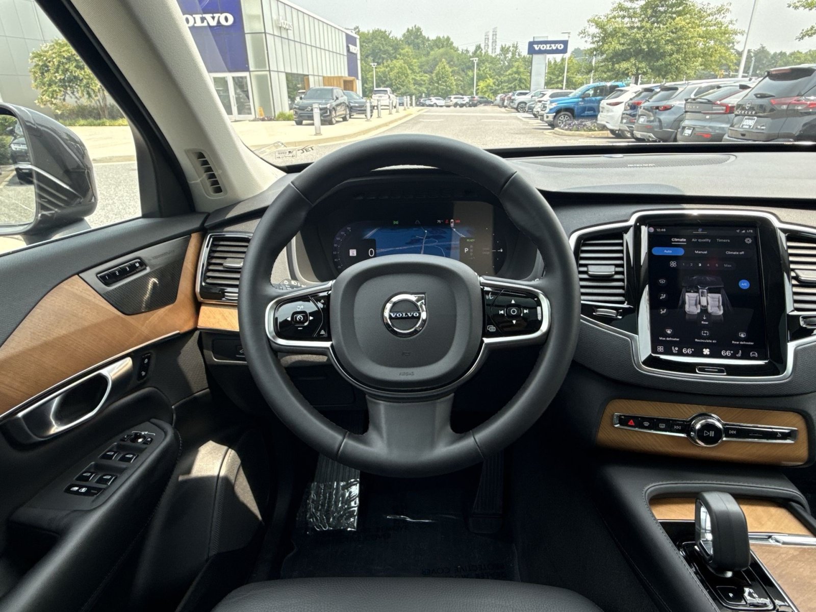 Used 2024 Volvo XC90 T8 Plus w/ Protection Package Premier AWD/4WD image 16